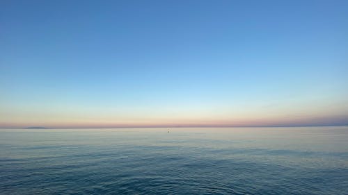 Immagine gratuita di cielo azzurro, corpo d'acqua, mare