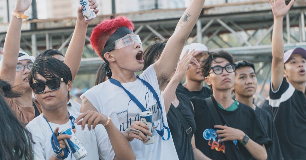 酒楼用14米屏幕播放世界杯,食客爆满!网友:早茶优势,广东特有!(封面配图)
