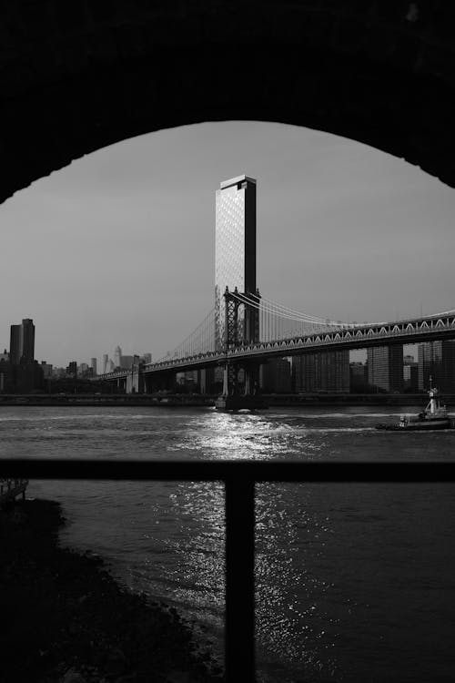 Free Skyscraper behind Manhattan Bridge Stock Photo