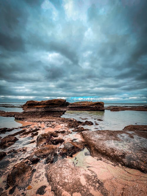 Základová fotografie zdarma na téma dramatická obloha, kameny, moře