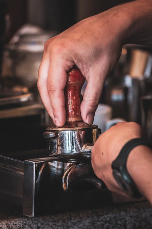 Kostnadsfri bild av barista, göra kaffe, händer