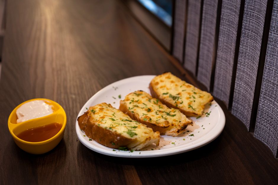 Keto Cheese Garlic Bread