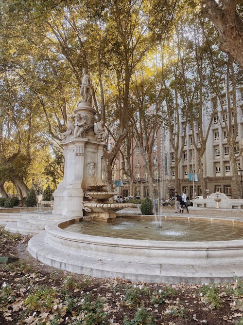 Foto d'estoc gratuïta de apoloren iturria, arbres verds, atracció turística