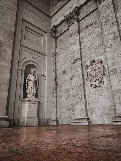 Безкоштовне стокове фото на тему «базиліка, вертикальні постріл, всередині»