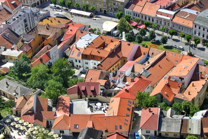 Mierové Square & the Synagogue