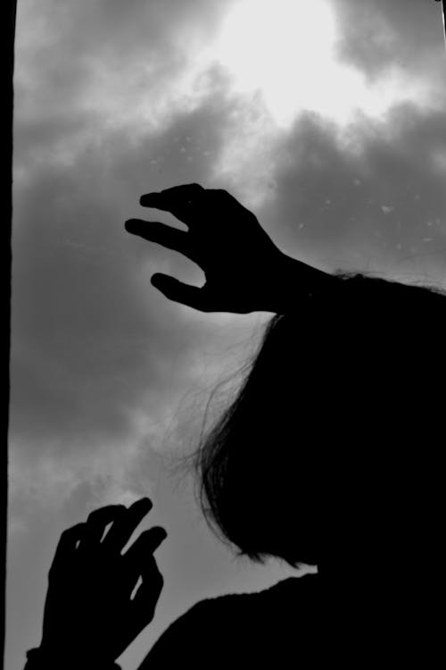 Immagine gratuita di bianco e nero, cielo nuvoloso, fotografia in scala di grigi