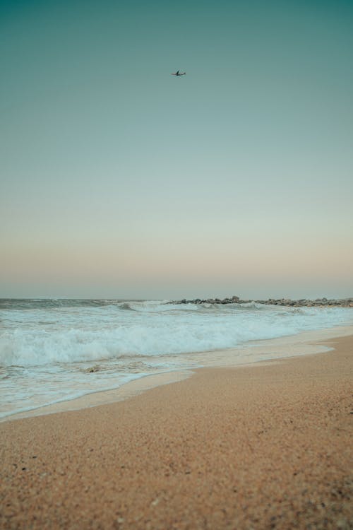 垂直拍摄, 波浪撞擊, 海景 的 免费素材图片