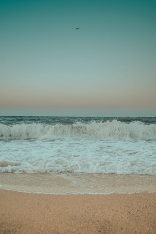 Gratis stockfoto met golven, gouden uur, oceaan