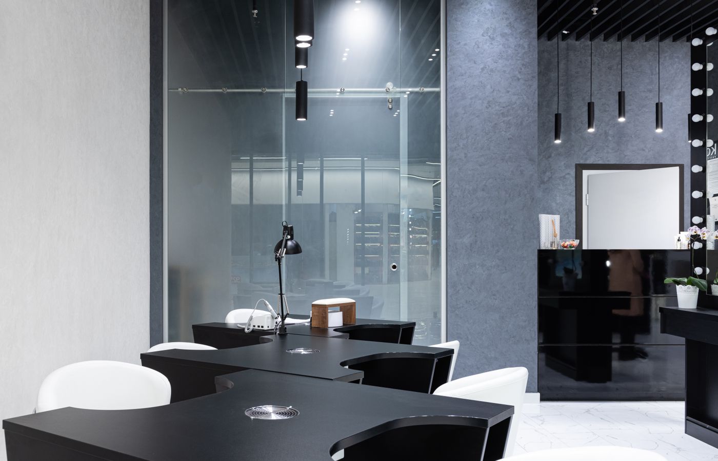 Contemporary black and white beauty practice reception