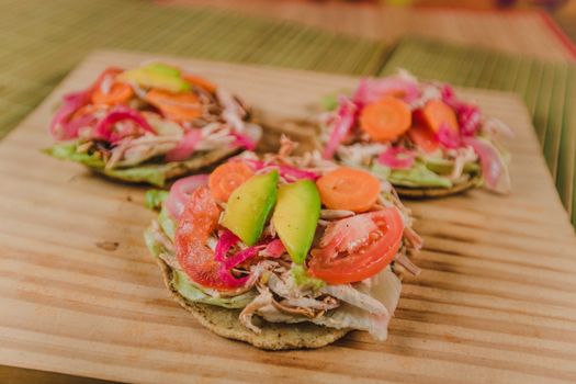 Tostadas de Tinga