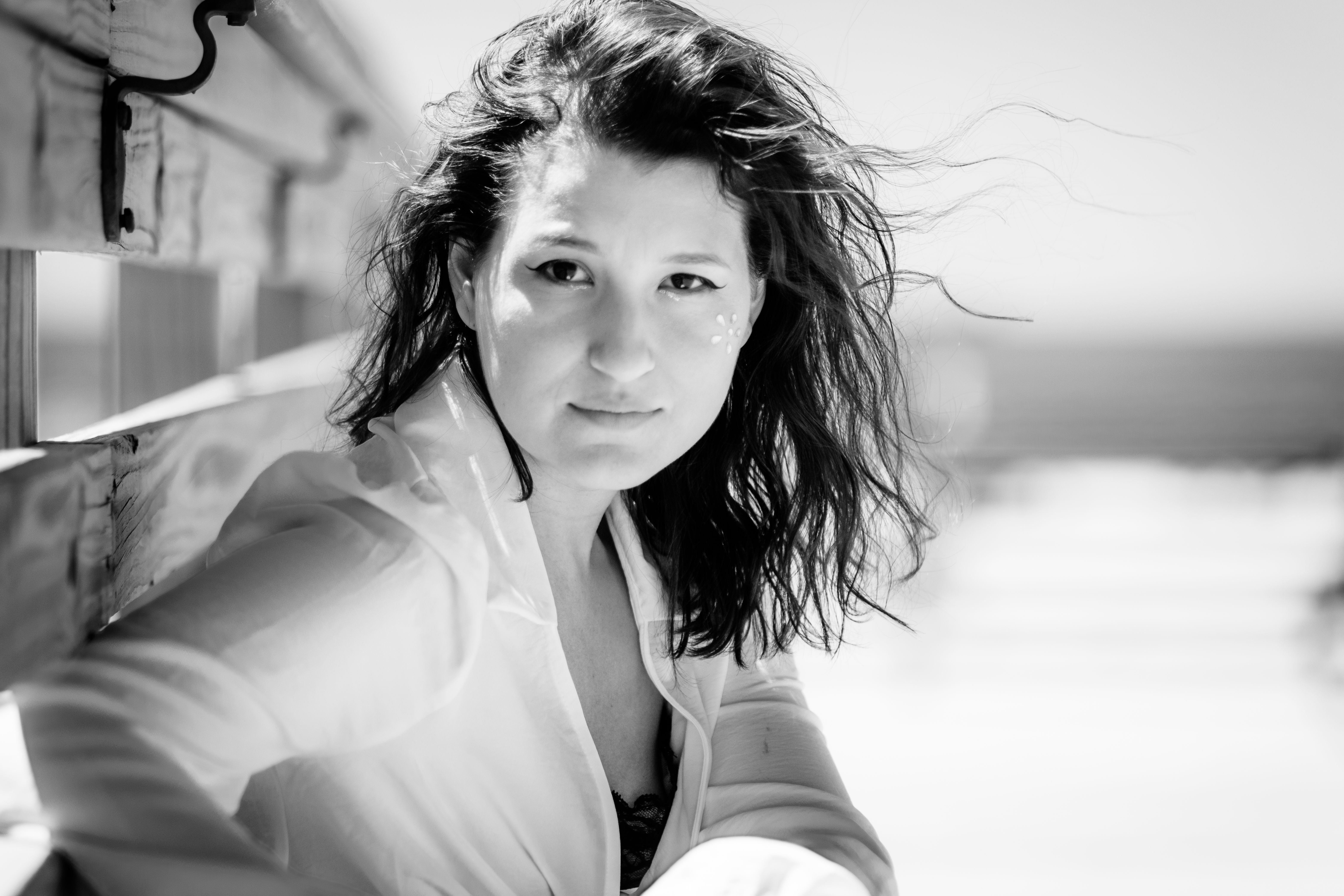 Elegant black and white portrait of a woman outdoors, showcasing natural beauty.