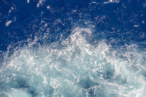 Gratis arkivbilde med blått hav, bølger, dronebilde