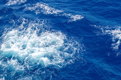 Free Bright turquoise ocean waves creating a dynamic splash. Perfect for serene or vibrant themes. Stock Photo