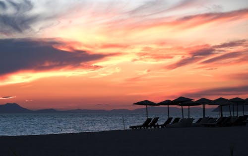 Ingyenes stockfotó alkonyat, strand, strandszékek témában