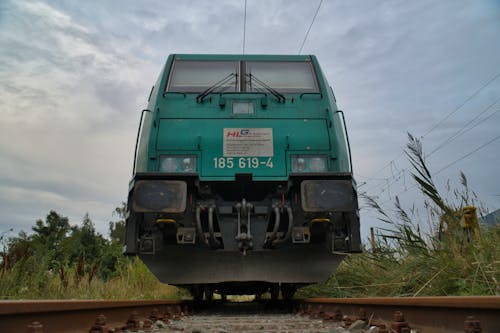 Darmowe zdjęcie z galerii z lokomotywa, perspektywa żabia, pociąg