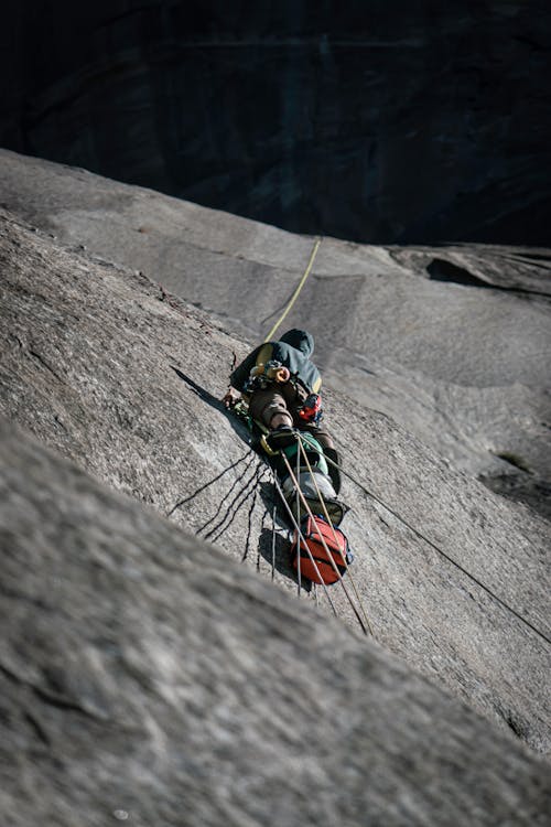 Ilmainen kuvapankkikuva tunnisteilla henkilö, kalliokiipeily, kiipeilijä Kuvapankkikuva
