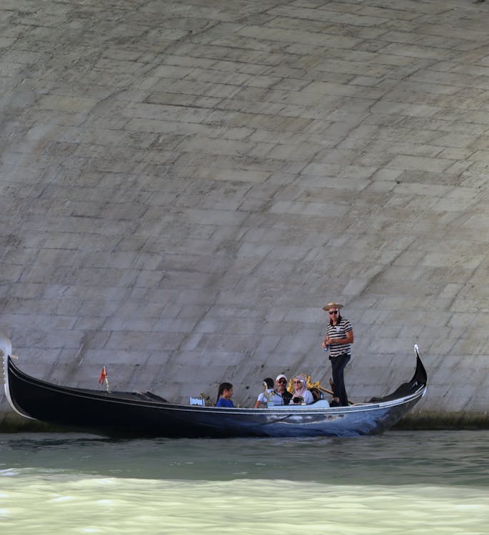 Fotobanka s bezplatnými fotkami na tému drevený čln, gondola, jazdenie