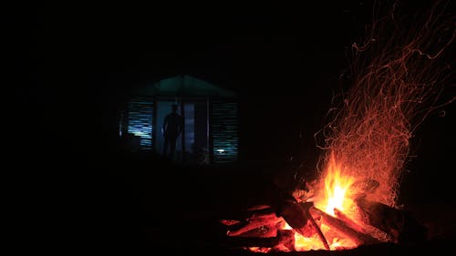 Foto profissional grátis de à lenha, abstrair, acampamento