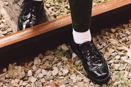 Ingyenes stockfotó Bőr, fehér zoknik, fekete cipők témában