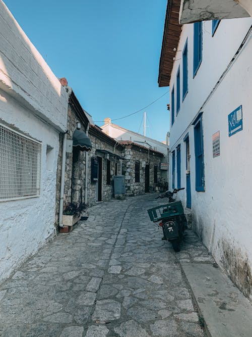 Foto profissional grátis de alameda, edifícios, estreito