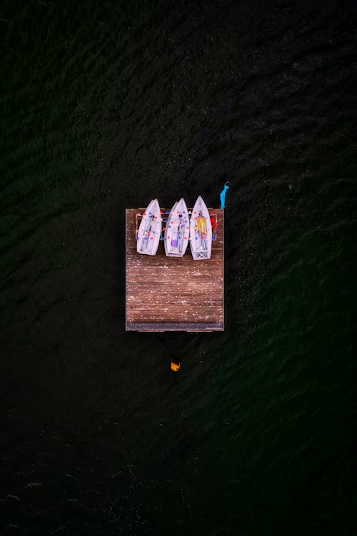 Foto profissional grátis de aerofotografia, barcos, deck de madeira