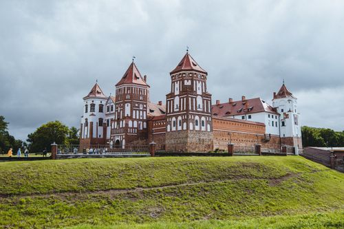 Free Explore the stunning exterior of Mir Castle, a blend of Gothic and Baroque architecture in Belarus. Stock Photo