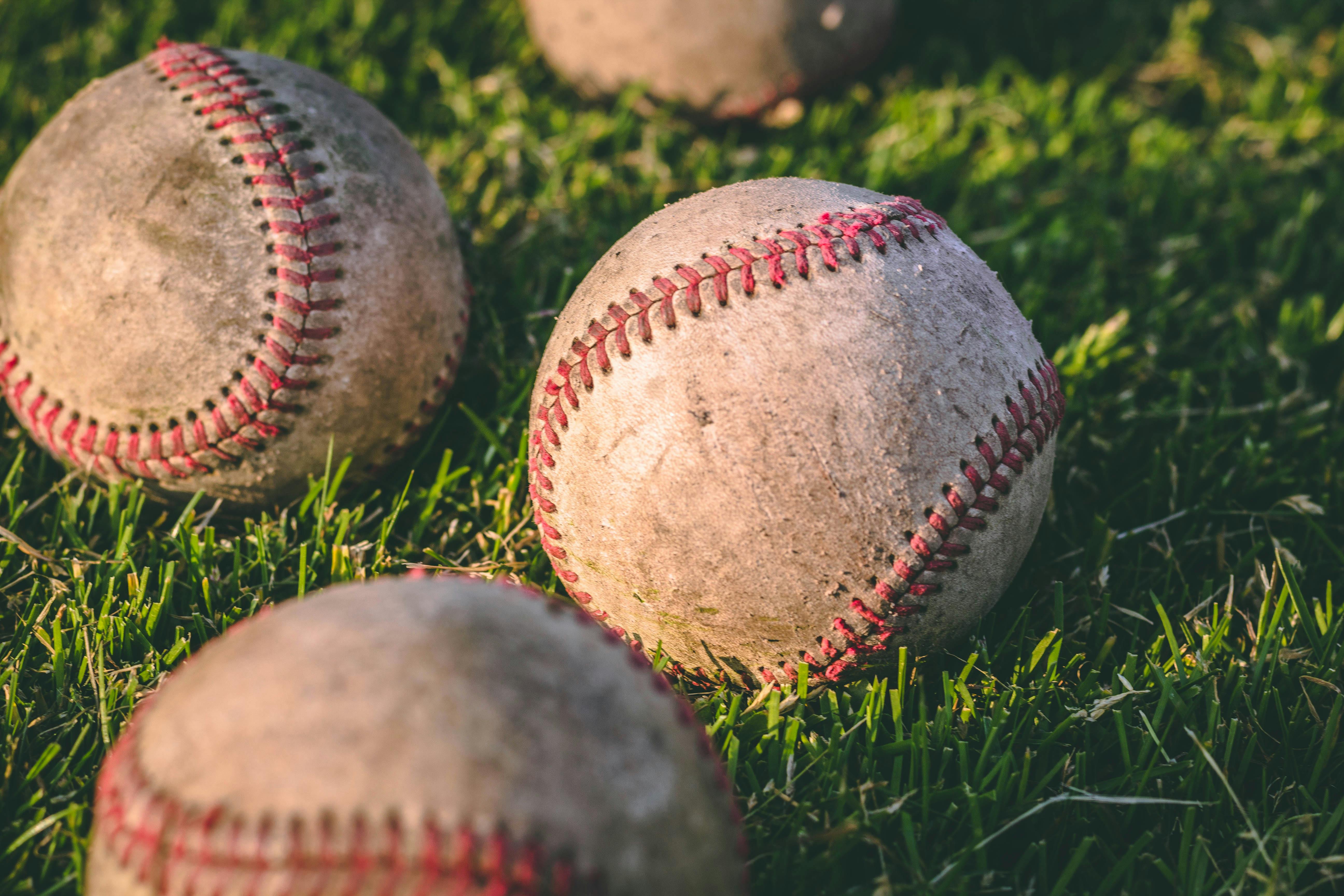 Baseball with bat: Más de 36,978 fotos de stock con licencia libres de  regalías