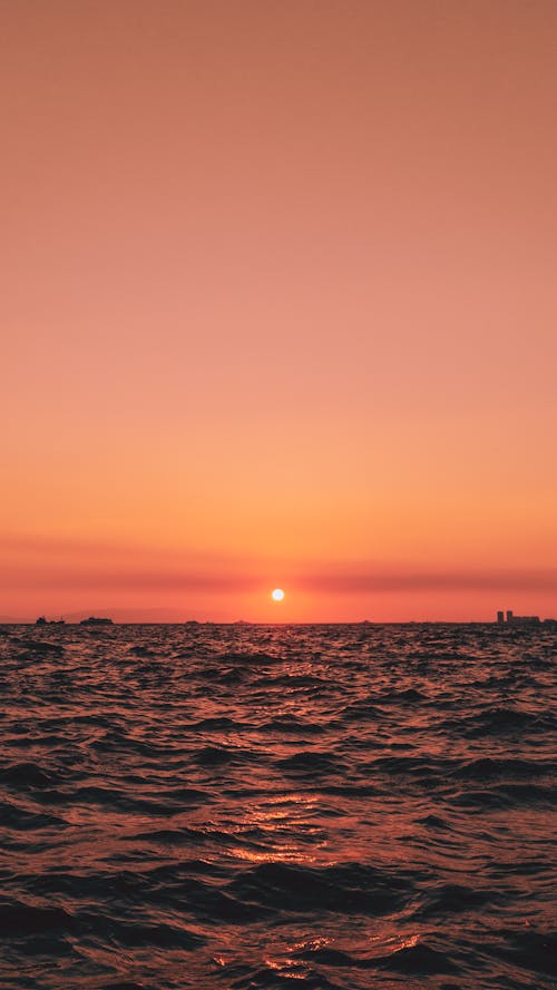 Foto profissional grátis de Hora dourada, horizonte, mar