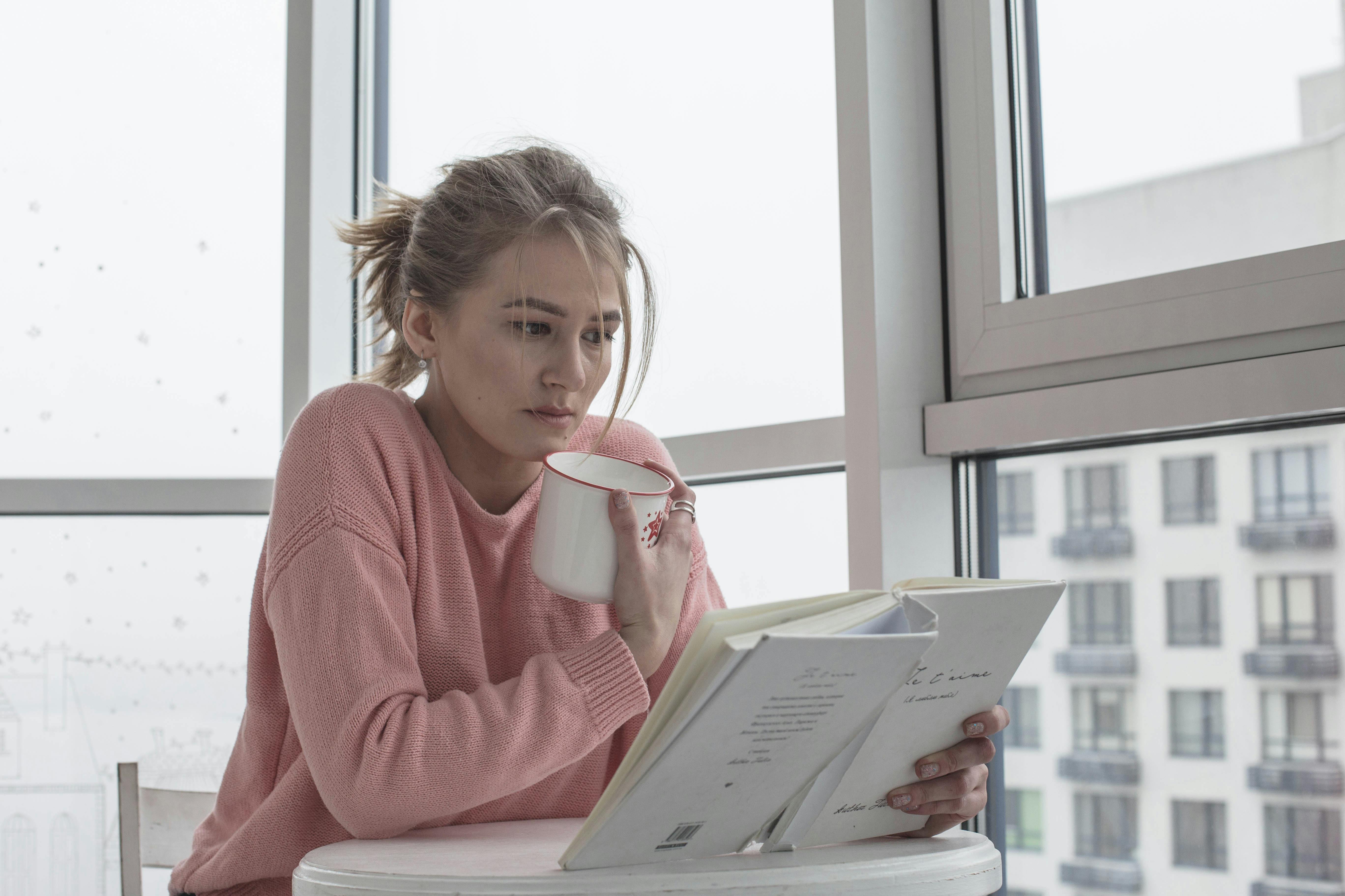 Personal Growth Books That Will Bring Positive Energy for 2026, According to Readers — Photo by Volodymyr on Pexels