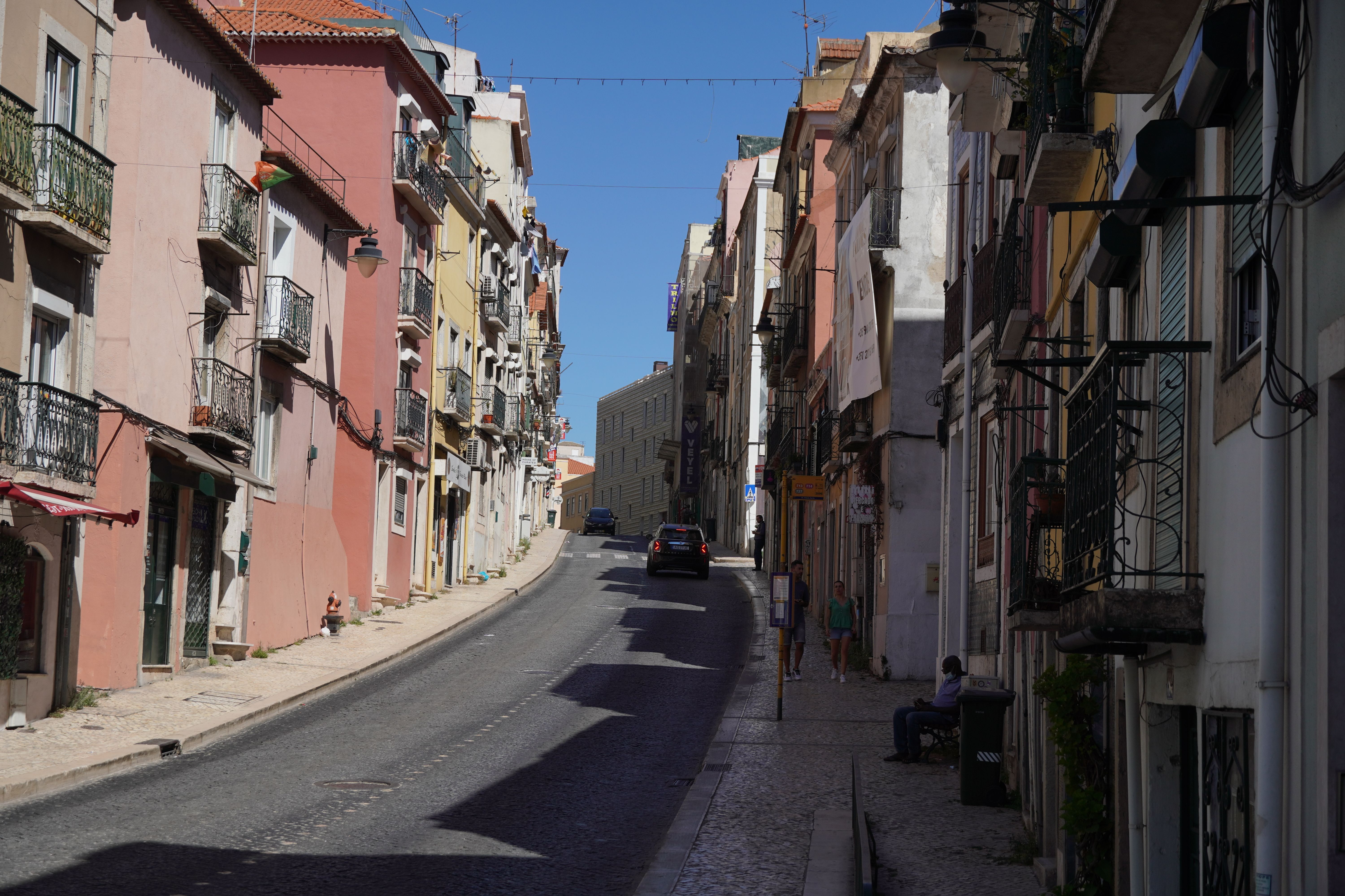 CE meets Macao students in Portugal, reaffirming support for their personal development — Photo by Stephan Saloth on Pexels