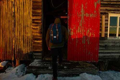 Безкоштовне стокове фото на тему «альпініст, двері, дверний отвір» стокове фото