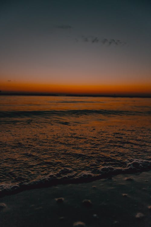 altın saat, deniz, deniz kıyısı içeren Ücretsiz stok fotoğraf