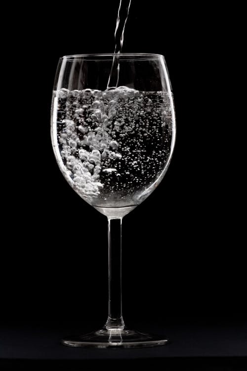 Foto d'estoc gratuïta de beguda, Copa de vi, fons negre