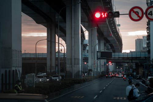 Foto d'estoc gratuïta de capvespre, carrer, carretera