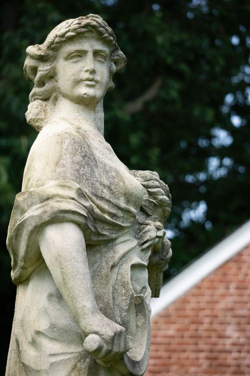 Free Elegant marble statue in a serene outdoor setting, showcasing intricate artistry and craftsmanship. Stock Photo
