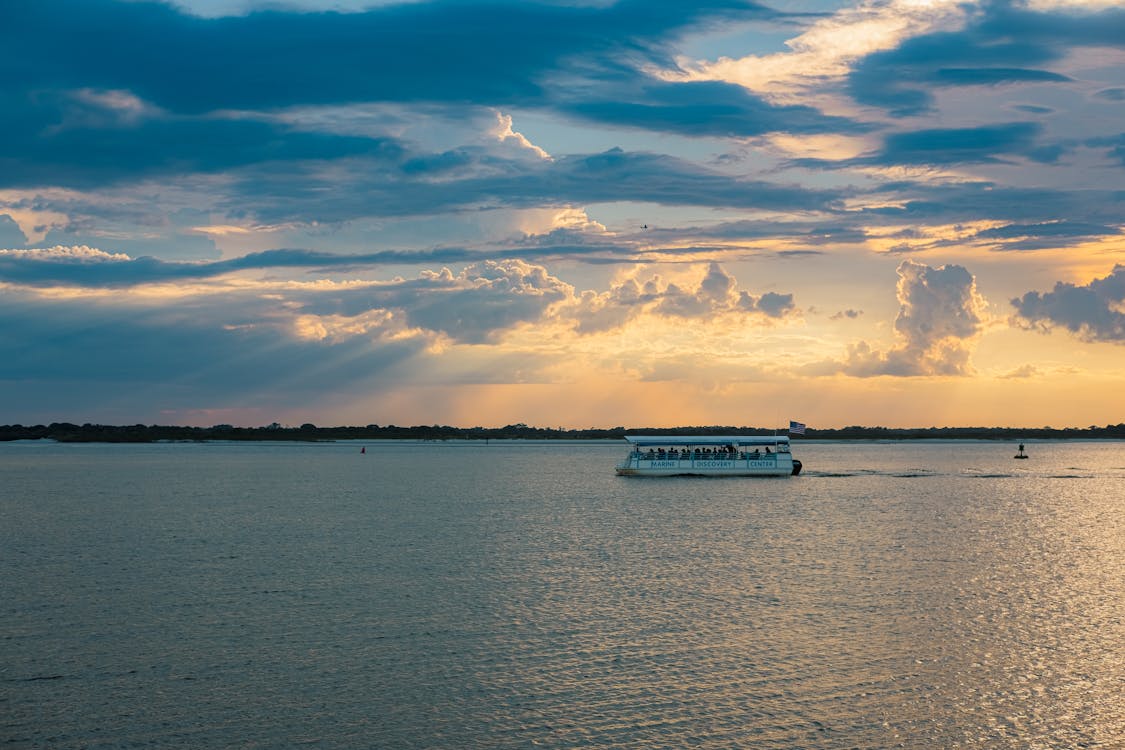 Δωρεάν στοκ φωτογραφιών με βάρκα, δύση του ηλίου, ηλιοβασίλεμα