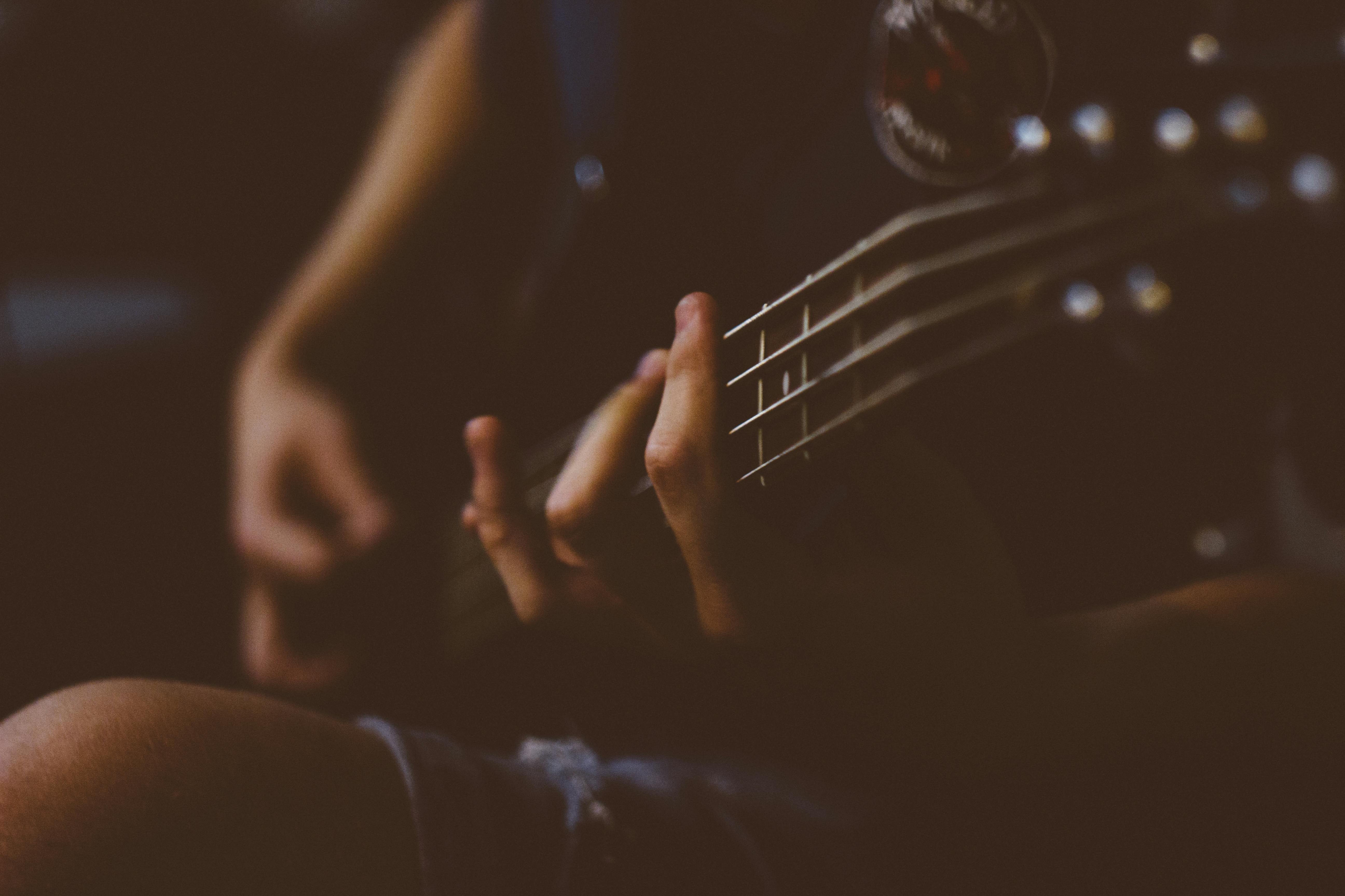 Hình ảnh Phim Hoạt Hình Guitar PNG  Nhạc Cụ Nghe Nhạc Phong Cách Hoạt  Hình PNG và Vector với nền trong suốt để tải xuống miễn phí