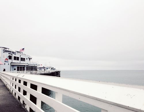 Free A tranquil scene from Santa Cruz pier, featuring calm waters and a moody sky. Stock Photo