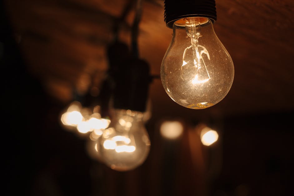 What does incandescent light mean in English