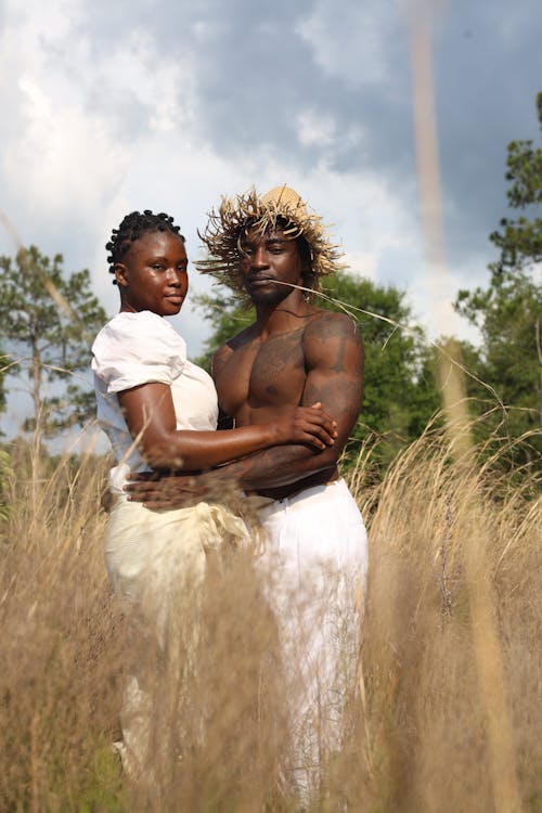 Gratis stockfoto met Afro-Amerikaanse mensen, bomen, bruin gras