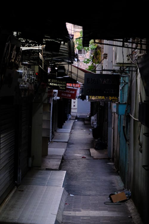 Foto d'estoc gratuïta de carrer, carreró, ciutat