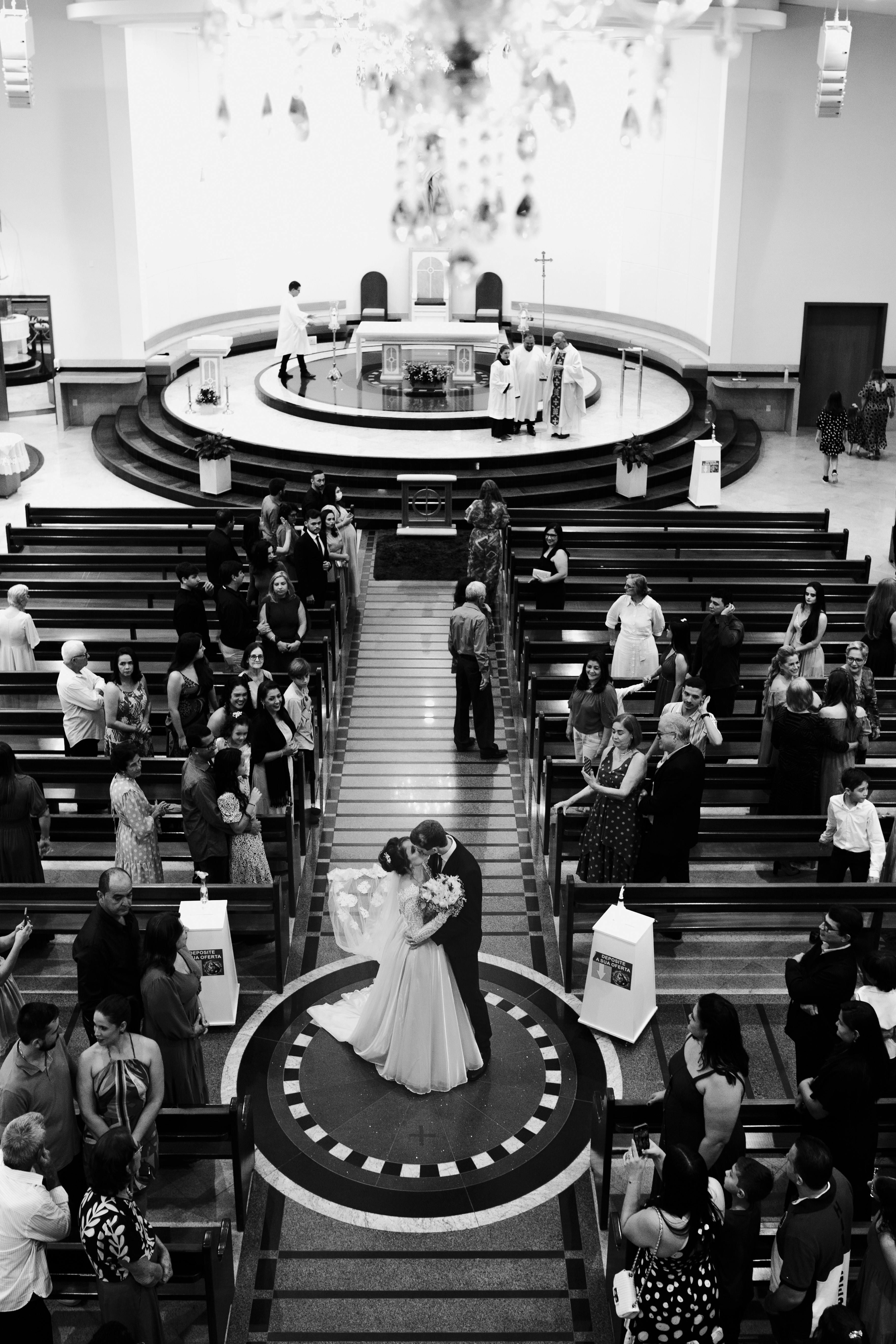 What is the six second kiss?