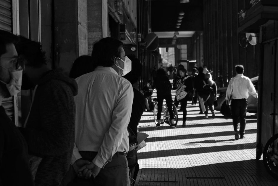 La inflación en dólares sube 3,5% desde que asumió Milei, con un giro en transporte