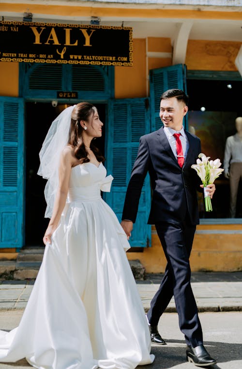 Foto d'estoc gratuïta de amor, boda, carrer