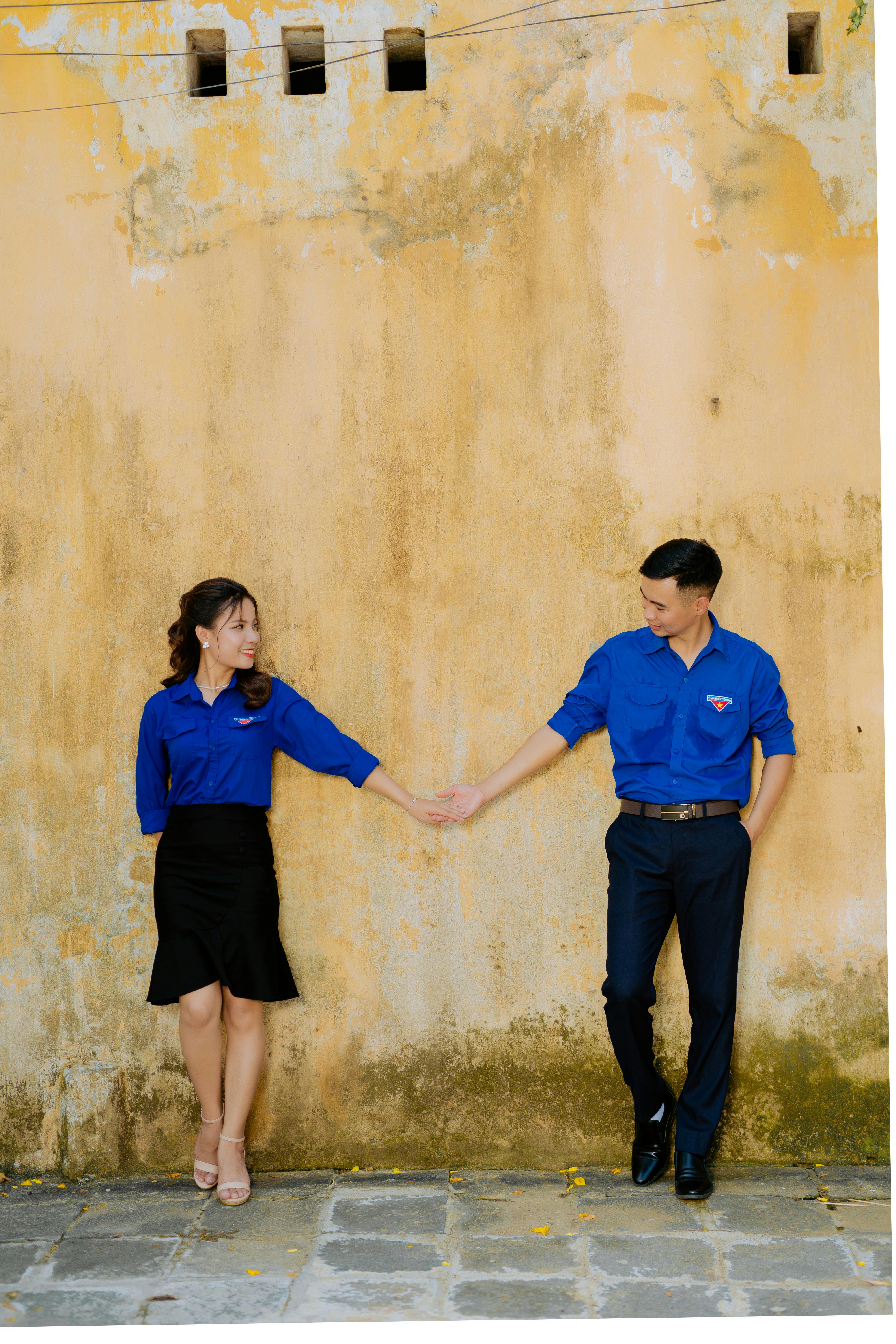 17 Couple Poses You Should Try for a Natural Prewedding Photoshoot