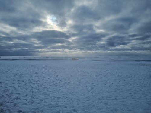 Photos gratuites de ciel nuageux, côte, enneigé