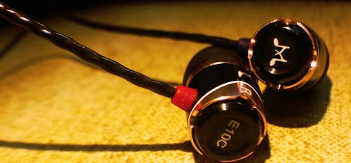 Gratis stockfoto met earphones, headphones, muziek