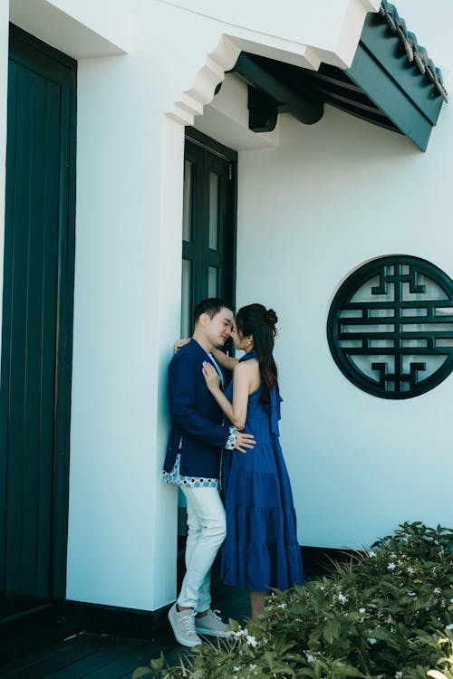 Free Photograph of a Woman and a Man Kissing Stock Photo