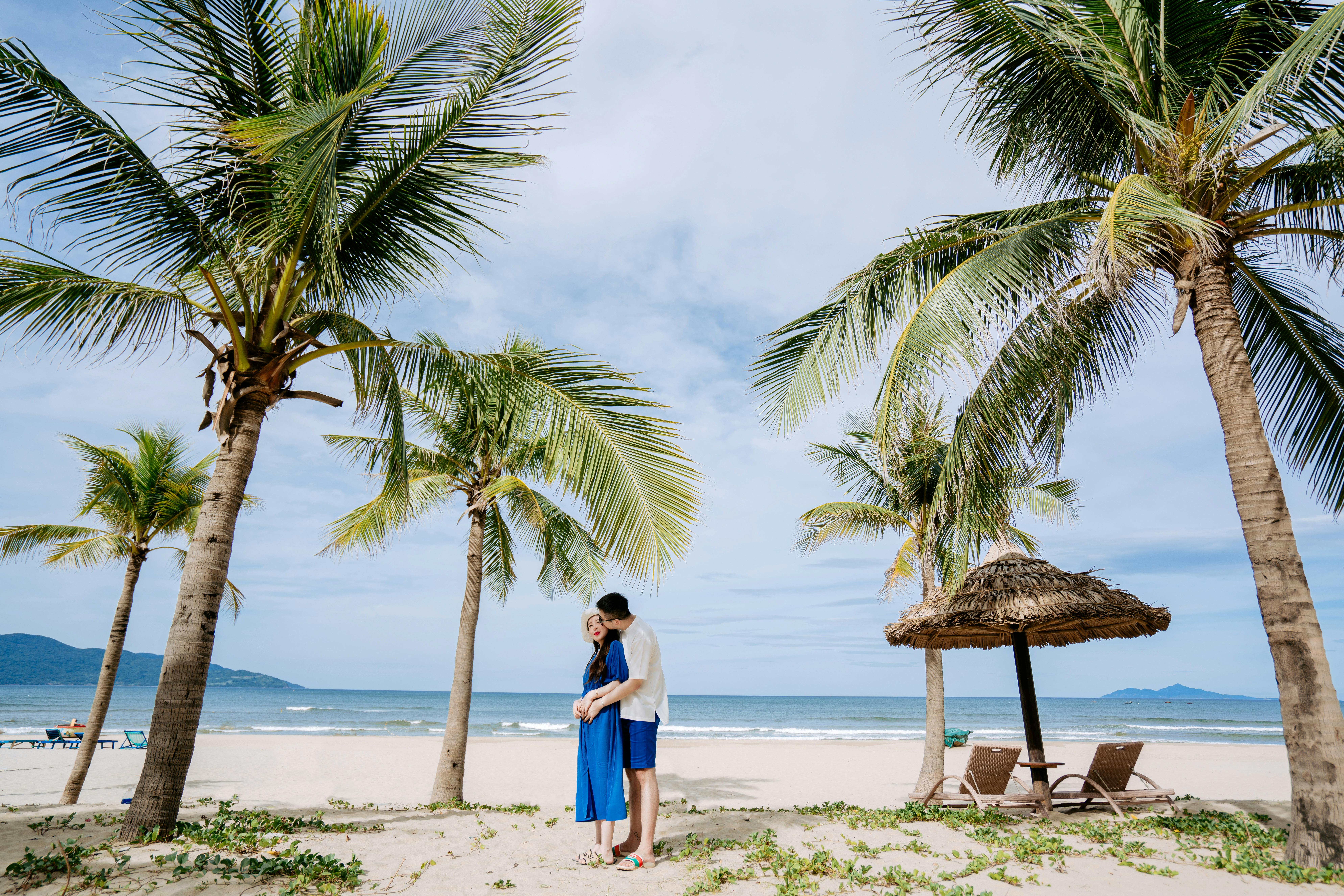 What's the longest kiss?