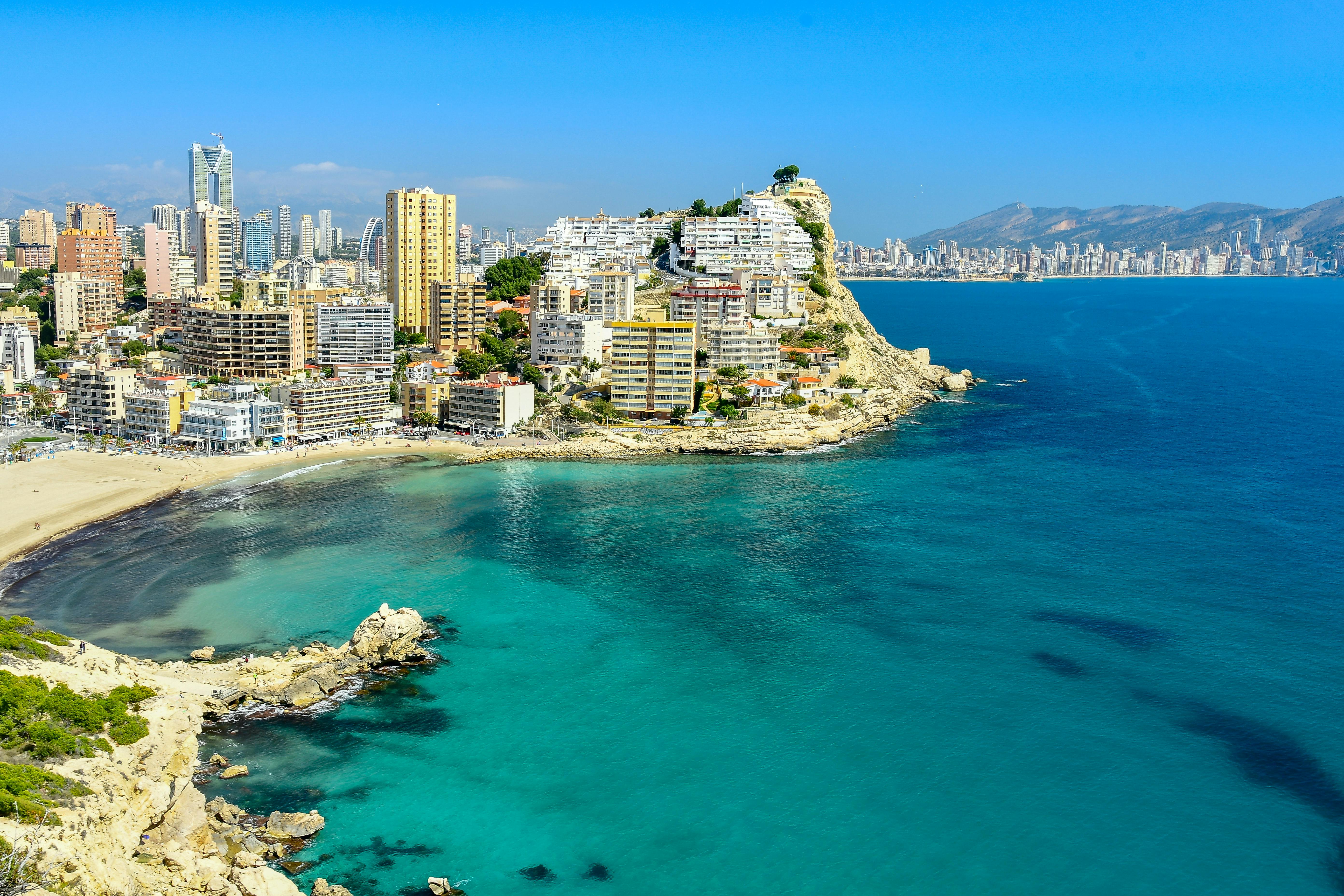 TUI combines holidays and lifestyle: new brand shop successfully launched — Photo by Emilio Sánchez  Hernández on Pexels